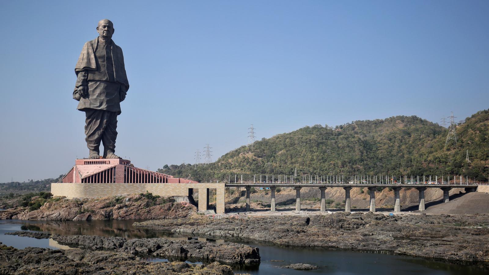 STATUE OF UNITY: રોજ 3 હજાર પ્રવાસીઓ આવે છે, જે કોરોનાને ખુલ્લું આમંત્રણ છે RTX6HAIH