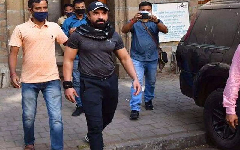 azaz khan