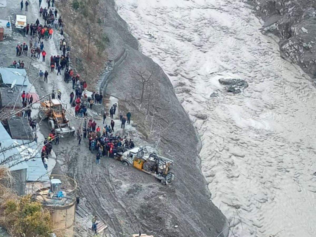 DISASTER: ઉત્તરાખંડ ચમોલી જિલ્લાની નીતી ખીણમાં હિમવર્ષા થયા પછી ગ્લેશિયર બર્સ્ટ,384 લોકોનું કરાયુ રેસ્ક્યુ Jpg Satya Day