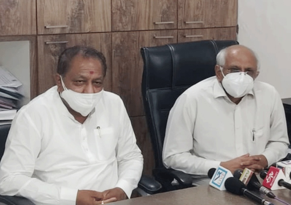 અમદાવાદ ના નેતાજી ની અનોખી પહેલ :-કોરોના માં આર્થિક રીતે ભાંગી પડેલા પરિવારનેઆર્થિક મદદ કરશે,બાળકો ની ફી થી લઈ વર્ષભર નું રાશન પણ આપશે !! શુ દરેક નેતા આવું વિચારશે ?? 20210511 151332 Satya Day