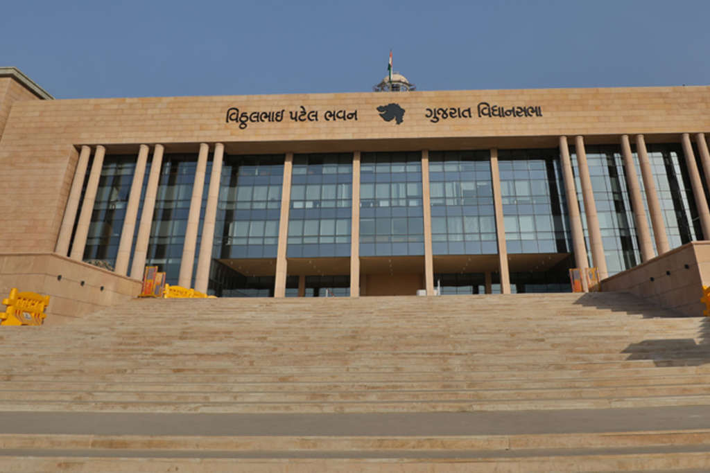 રાજ્યપાલની મંજૂરી: ગુજરાતમાં હવે લવ જેહાદના નામે નહિ થાય ધર્મ પરિવર્તન 5 1