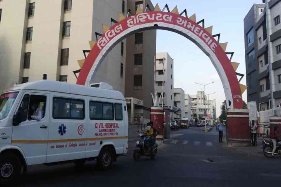 1200 બેડ ઓપીડી બહાર ડિસ્પ્લે બંધ અને બેડનાં આંકડા આપવાનું કર્યું બંધ, ડિસ્પ્લેના બહાને આંકડા છુપાવવાનો ખેલ ! CIVIL 3 960x640 1