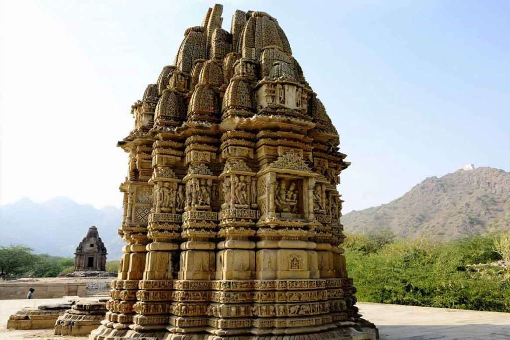 WHAT: ભારતના આ મંદિરમાં રાત્રે જે રોકાયું એ બની જાય છે પત્થર ! kiradu2 1024x683 1
