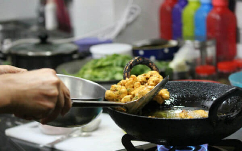 woman in kitchen sd