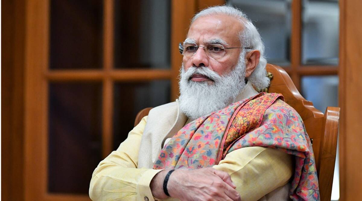 BIG MISTAKE: મહાત્મા ગાંધીની સાથે પીએમની તસ્વીરને પણ હાર ચડાવી અગરબત્તી કરી ! 1 16