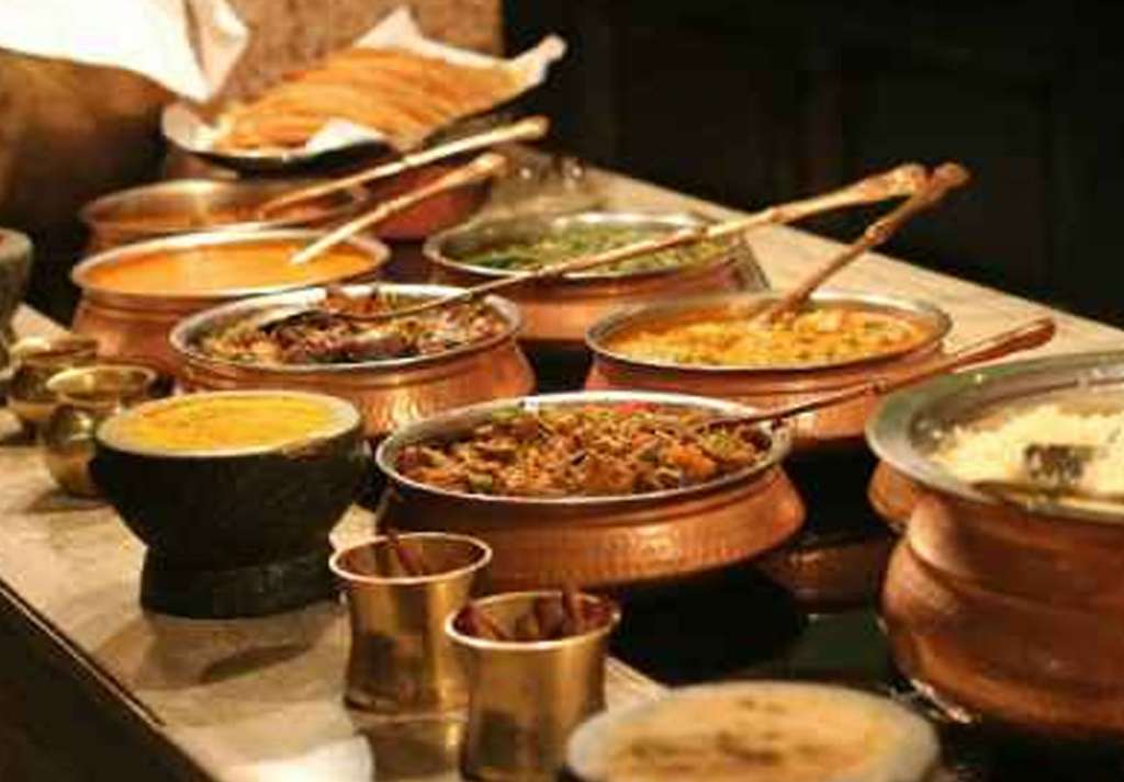 WOW: પુરુષો બનાવે છે રસોઇ, 500 વર્ષોથી ચાલુ છે પરંપરા ! 1 4