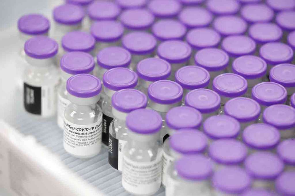 VACCINATION: ભારતમાં લાખો ડોઝ બરબાદ પણ અમેરિકામાં 500 ડોઝ બગાડનારને થઈ 3 વર્ષની જેલ અને 83 હજાર ડોલરનો દંડ 19 1