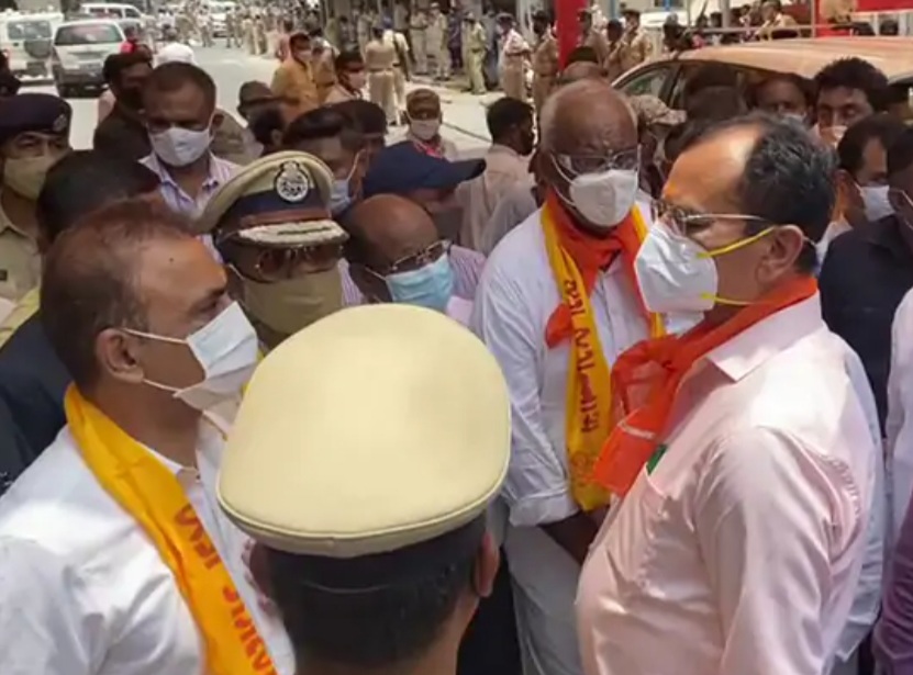 અમદાવાદમાં રથયાત્રા રૂટ નું નિરીક્ષણ કરતા ગૃહરાજ્ય મંત્રી અને પોલીસ વડા ; સમગ્ર કાર્યક્રમ ની રૂપરેખા તૈયાર : ભક્તો ને ઘરે બેસી દર્શન કરવા કરાઈ અપીલ 20210709 133056 Satya Day