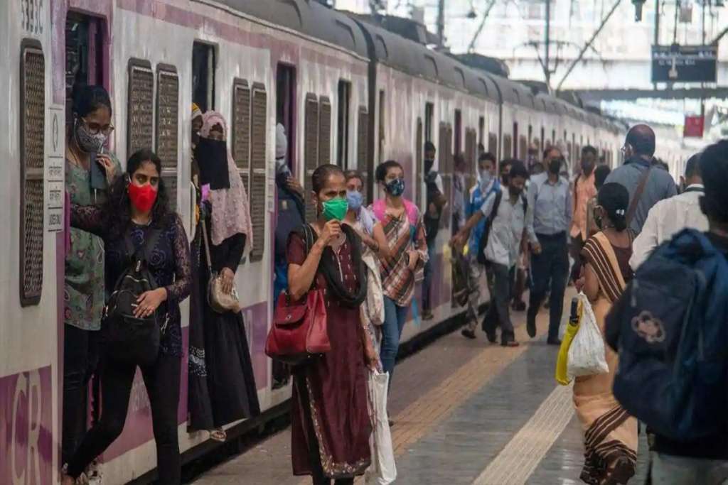 AHMEDABAD: 15 રેલવે સ્ટેશનો પર મળશે ટીકિટની આ સુવિધા, બદલાયા નિયમો 7 3