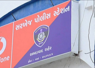 સરખેજ પોલીસ સ્ટેશનના પી.આઈ. અને વહીવટદાર પ્રફુલસિંહ ની ડીસીપી પ્રેમસુખ ડેલું ને ચેલેન્જ કે શું ? ડીસીપી દારૂના અડ્ડા બંધ કરાવે અને પી.આઈ. અને વહીવટદાર ચાલુ કરાવે ! આવું કેવું ? 163 Satya Day
