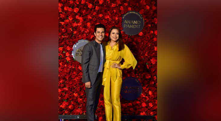 Randeep and Leanne made the paparazzi happy by posing in cute outfits