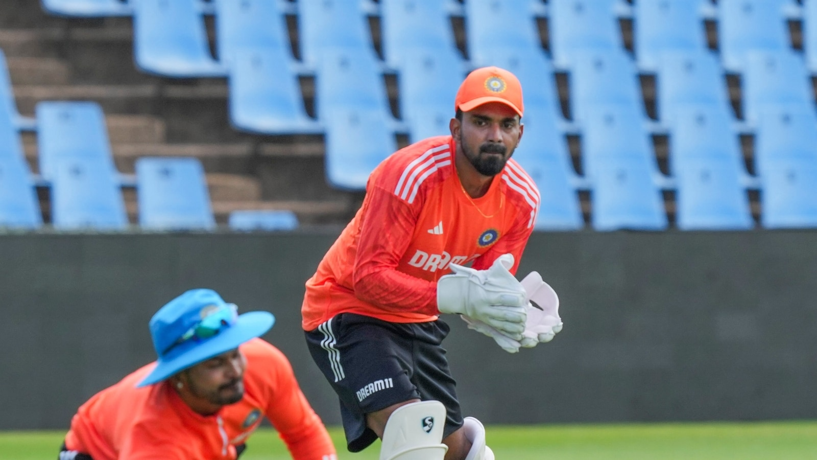 ind vs sa 1st test wicketkeeper conundrum dravid hints at choice