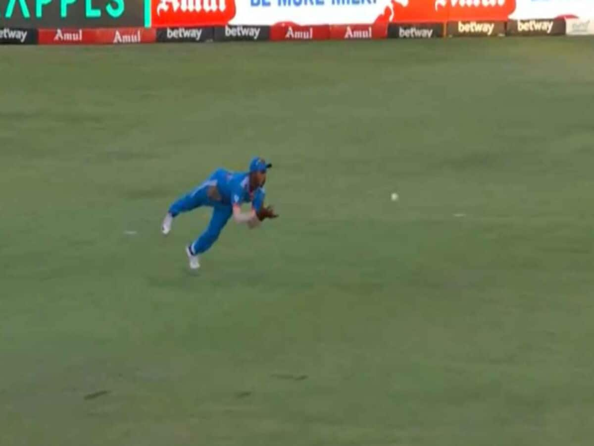 sai sudharsan takes brilliant catch to dismiss heinrich klaasen in 3rd odi match between india and south africa