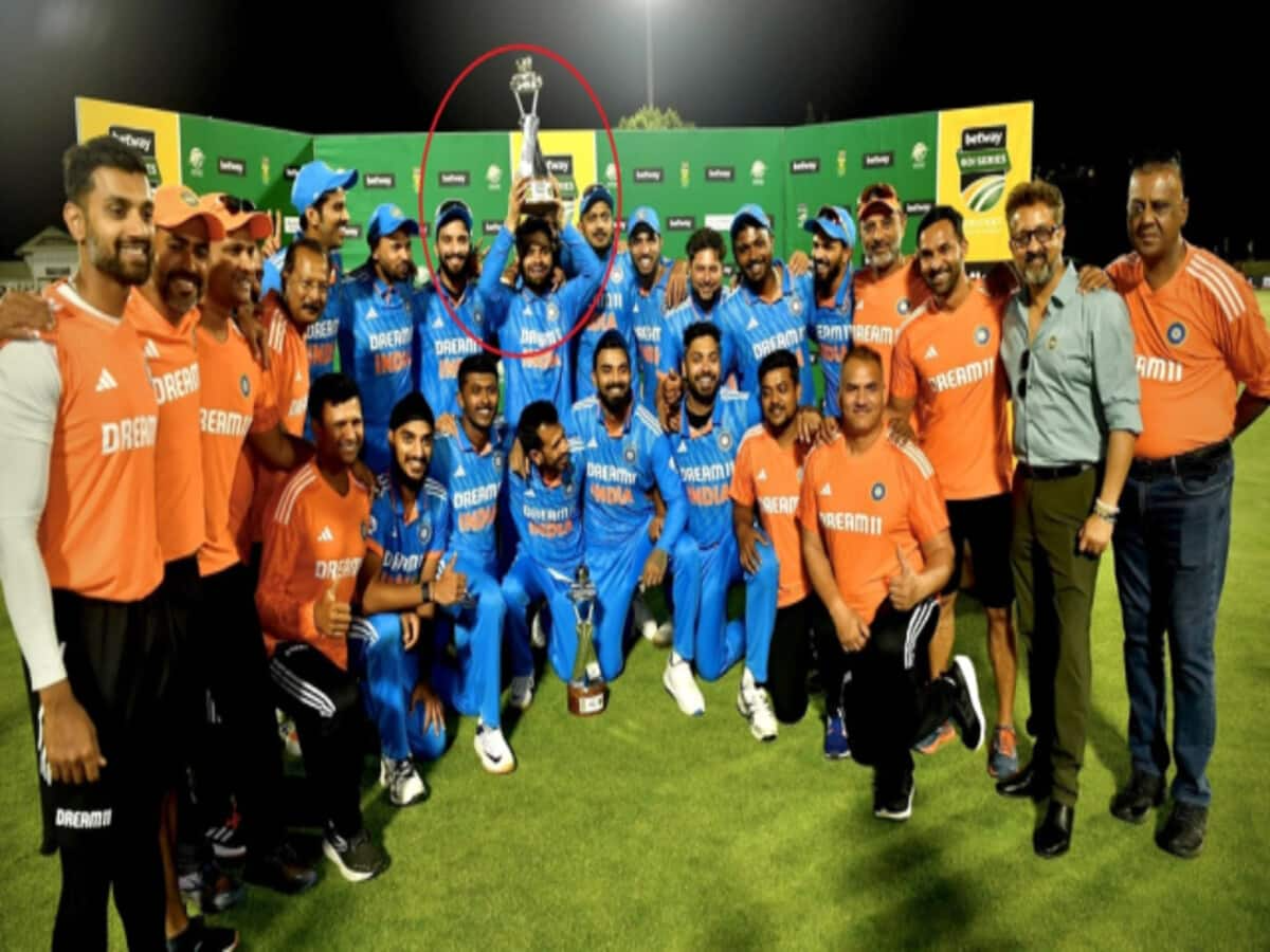 To Whom Did Captain Kl Rahul Hand The Trophy After Winning The Odi Series He Himself Went And Sat Down Photo Satya Day