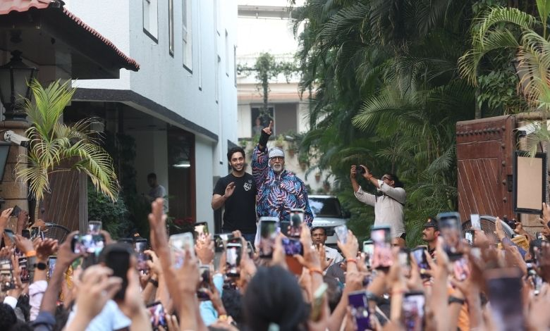 Who Was Seen Outside Jalsa With Big B On Sunday Check Out The Photos Satya Day