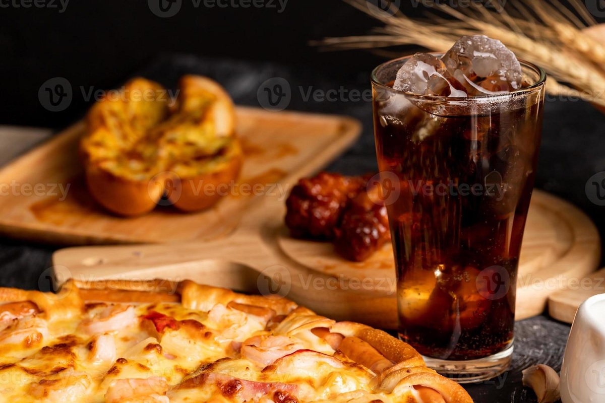 pizza with soft drinks
