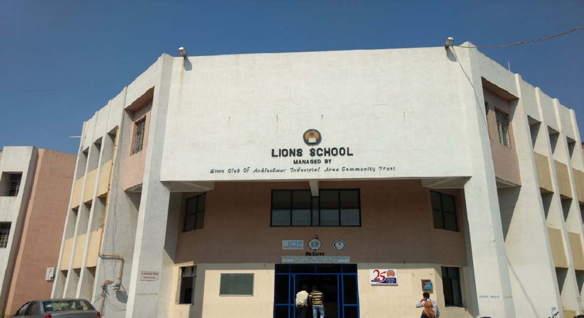 ankleshwar hijab. case lions school