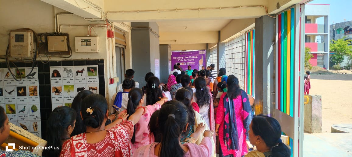 વાપીના સુલપડમાં મતદાન