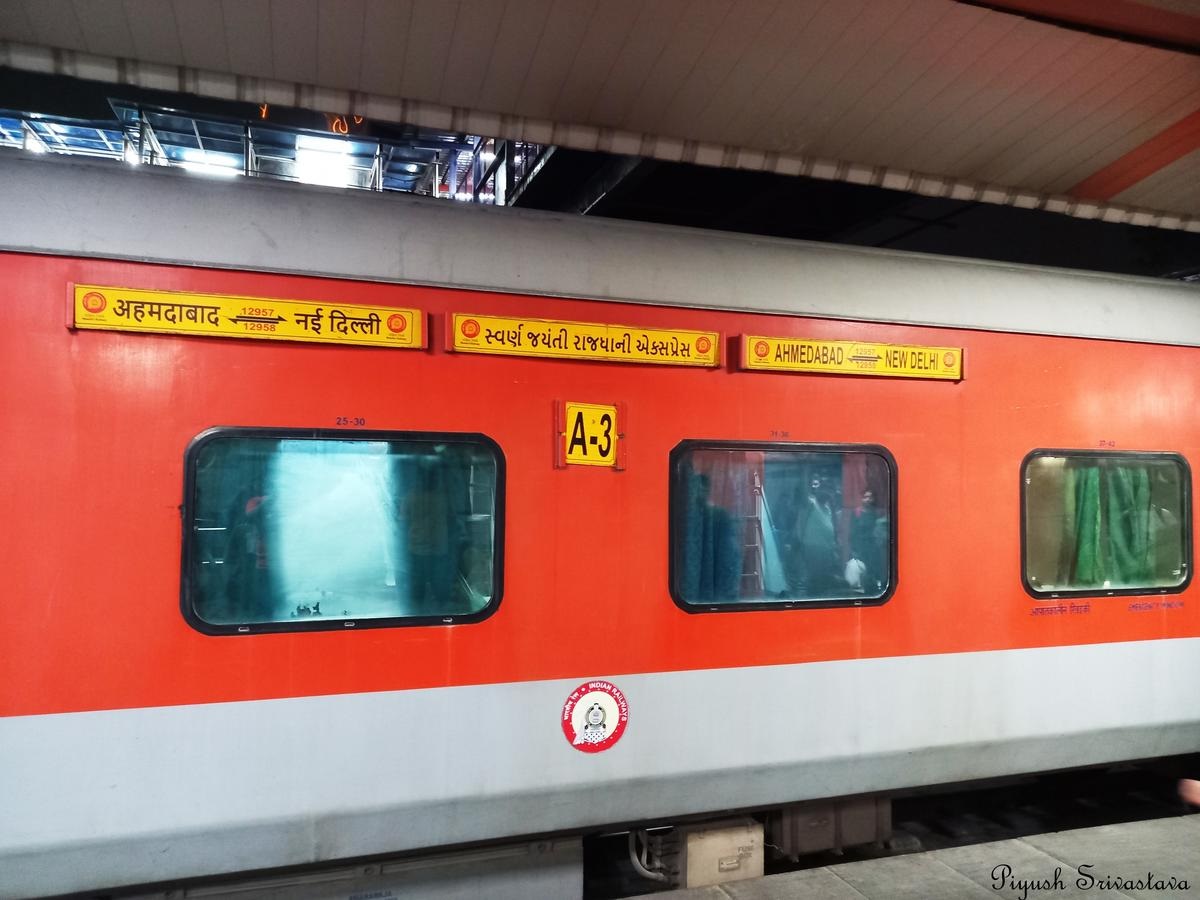 new delhi swarna jayanti rajdhani express.2