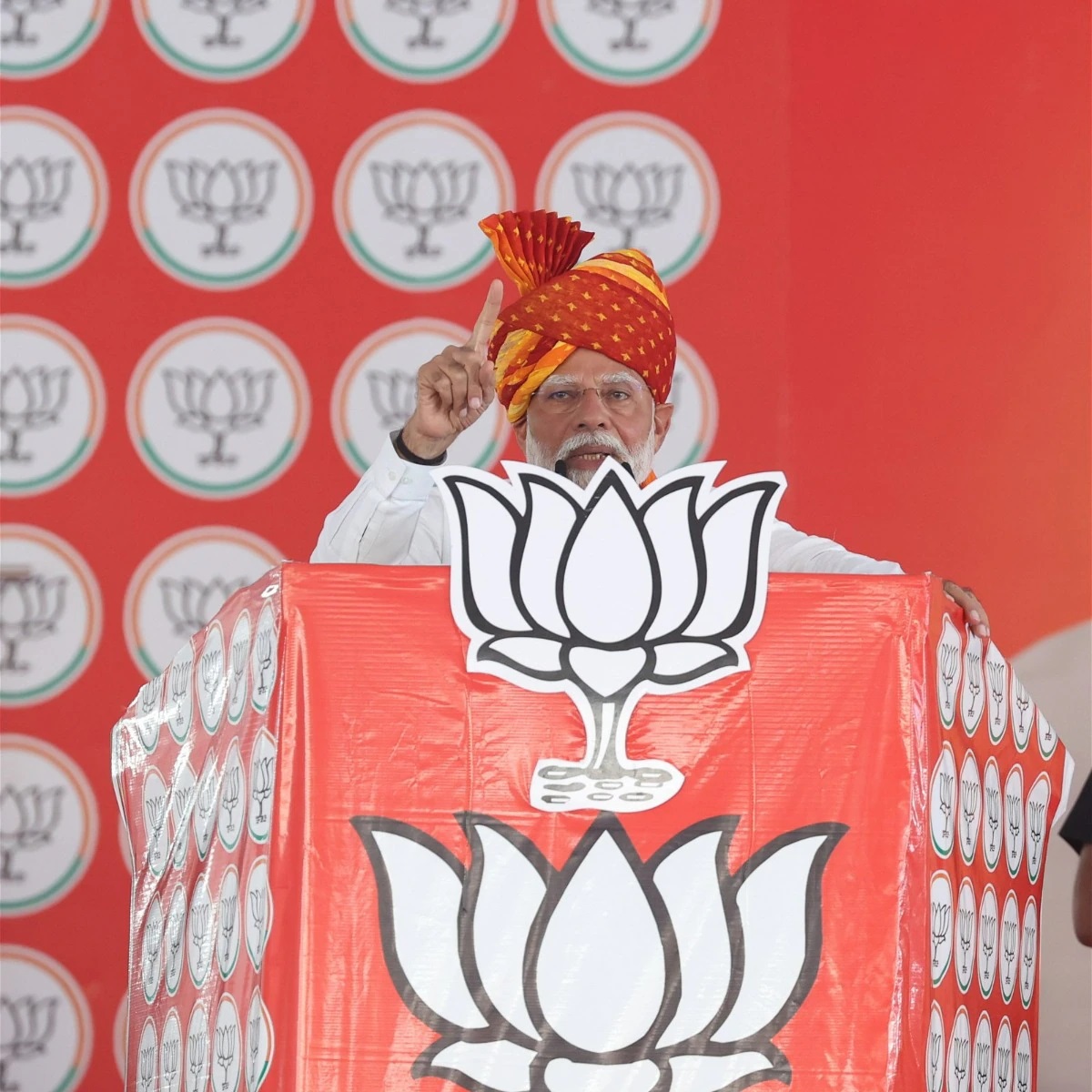 FBExYYEi pm modi.1