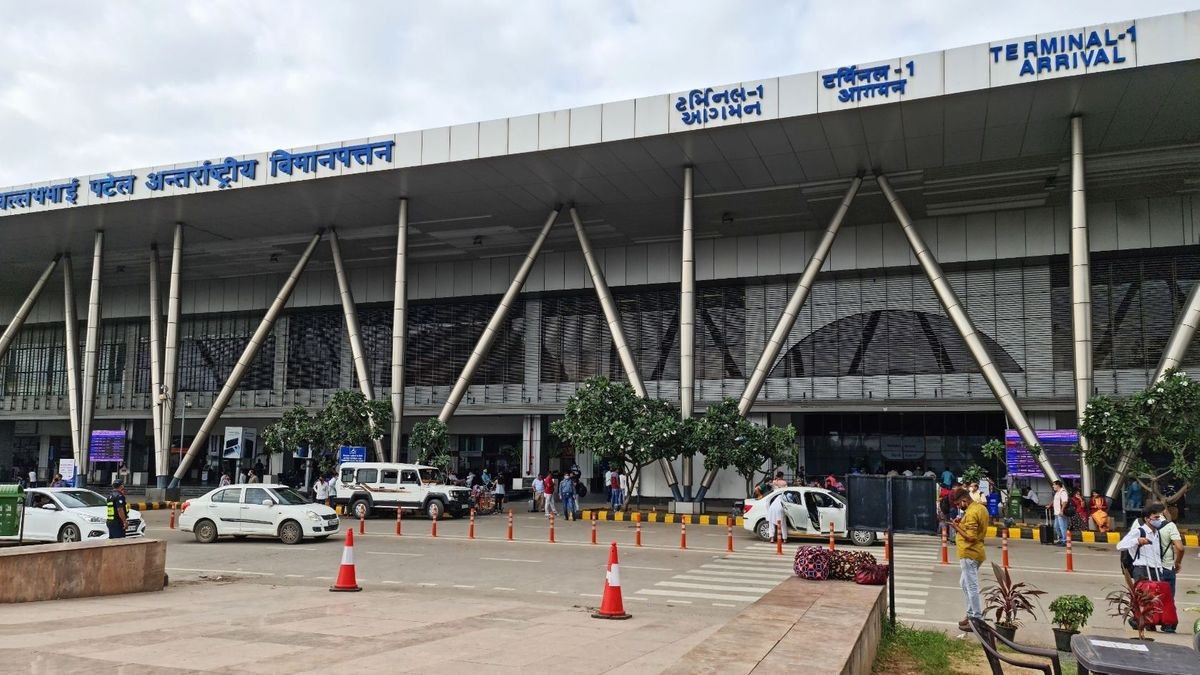 amdavad airport.1