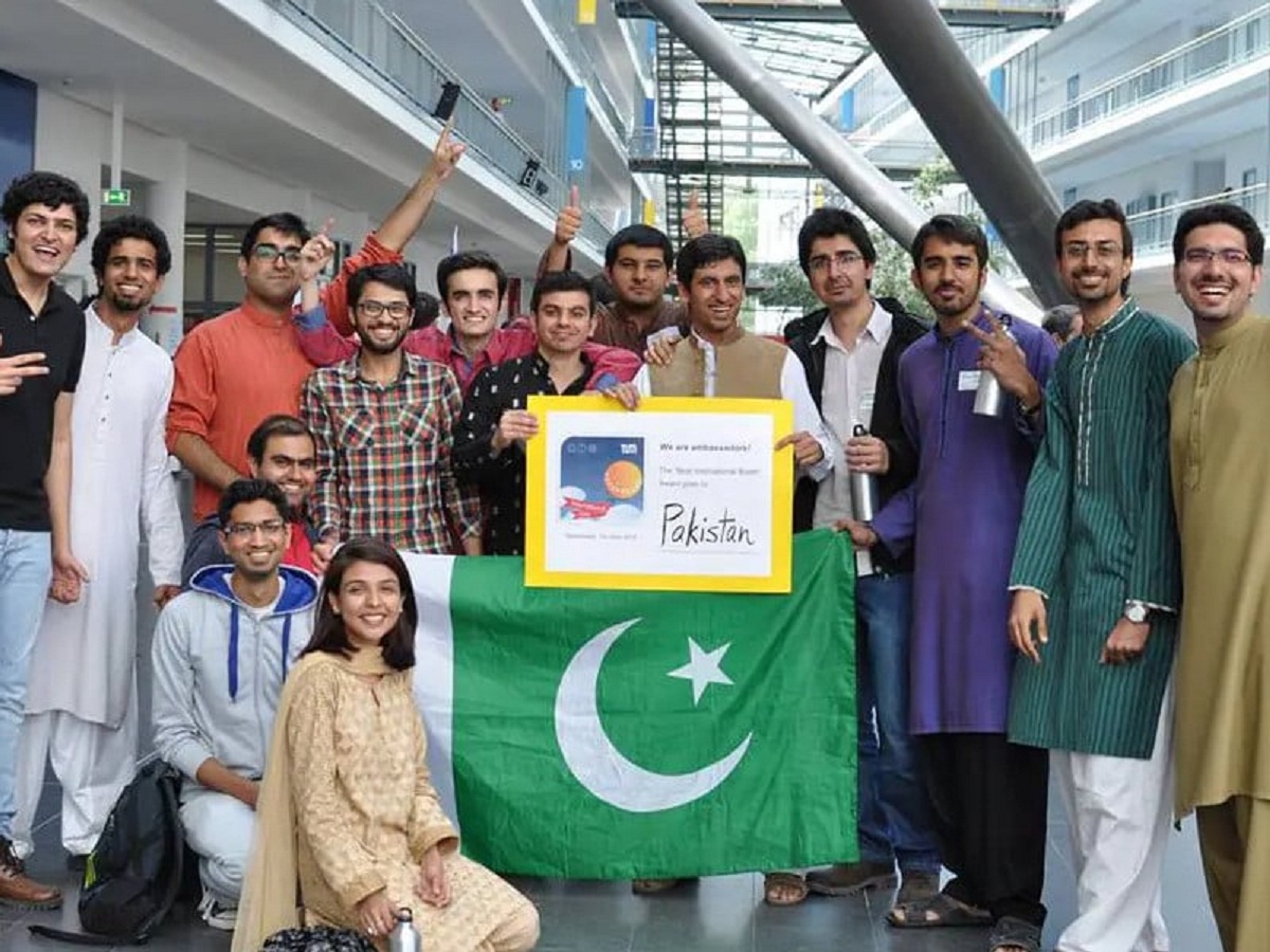 pakistani student1