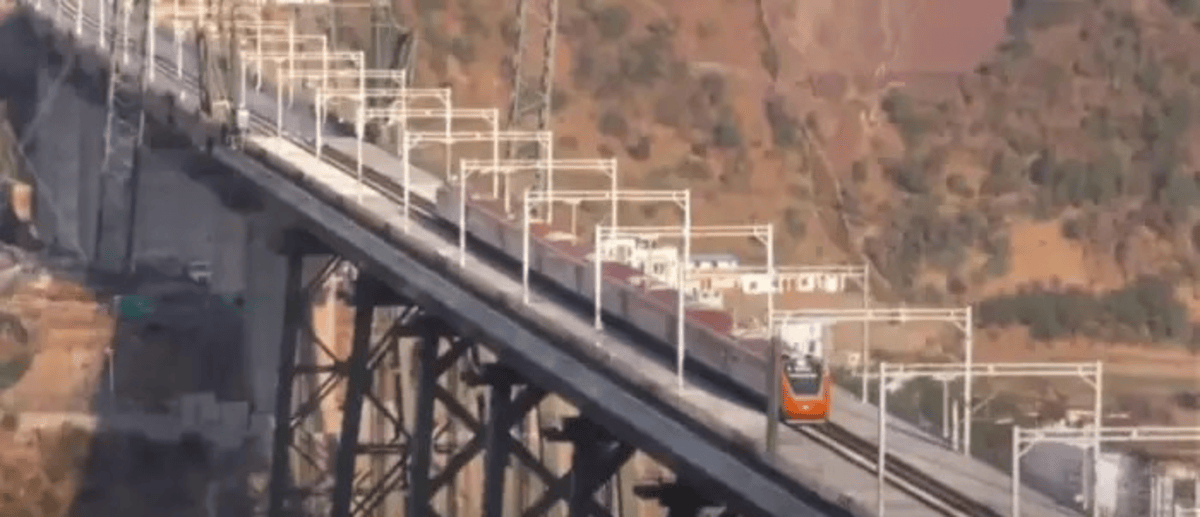 Vande Bharat Crossing Chenab Bridge Video
