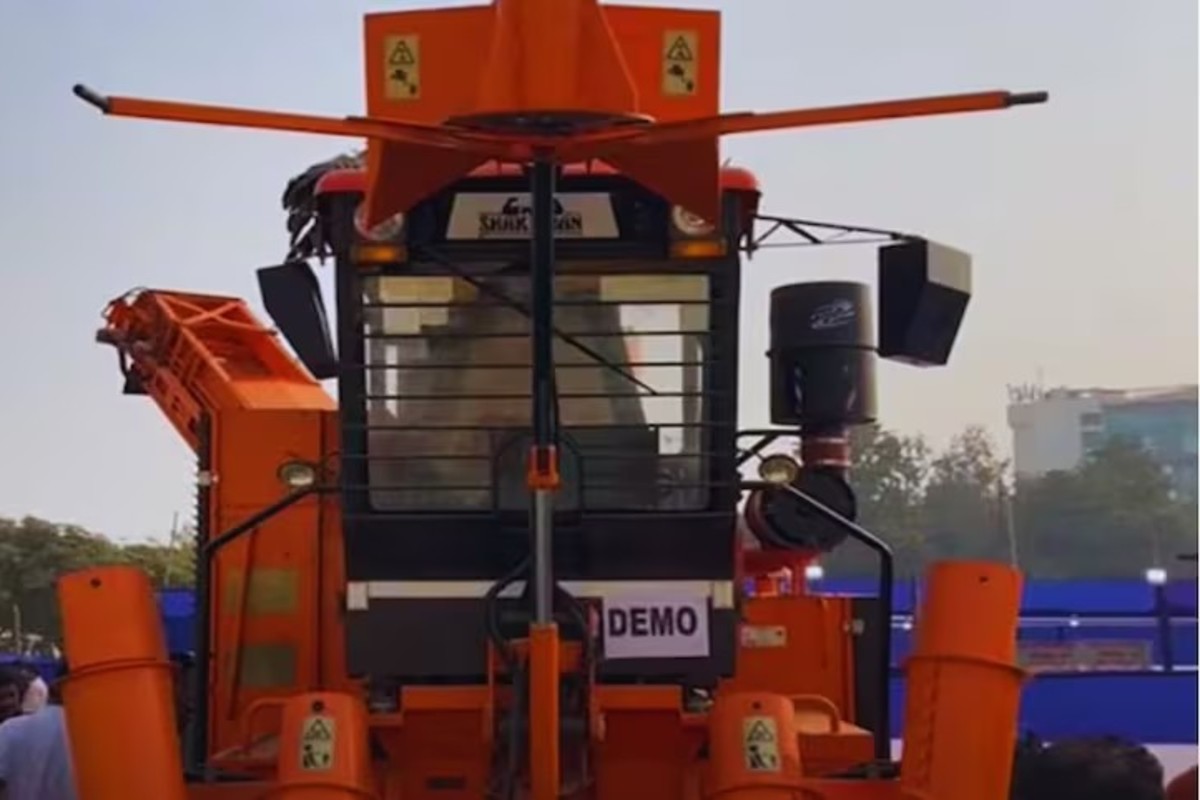 Sugarcane harvesting machine