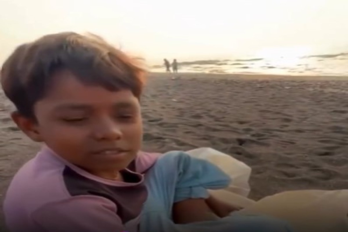 Papad selling boy