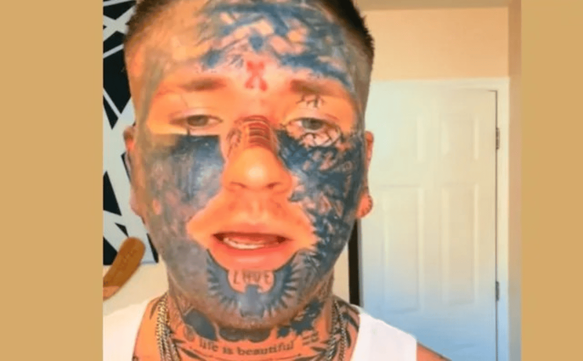 Tattoo Lover Shuts Down Trolls