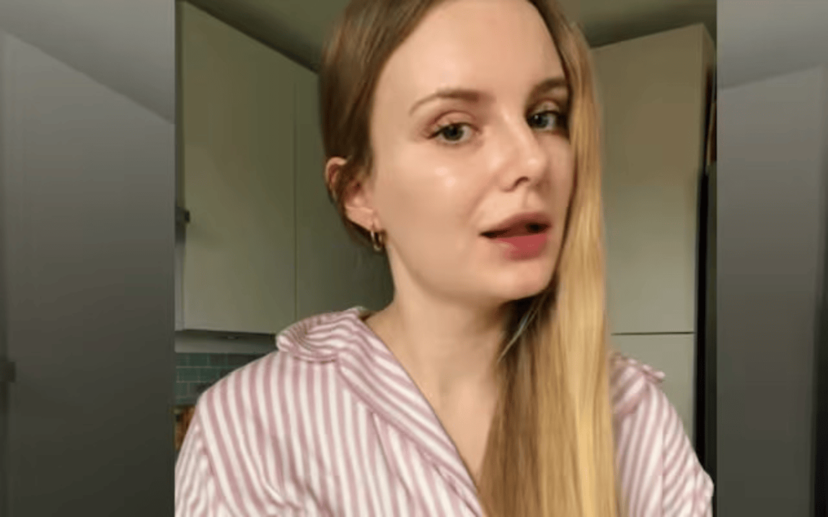 Woman Collects &Amp; Counts Hair
