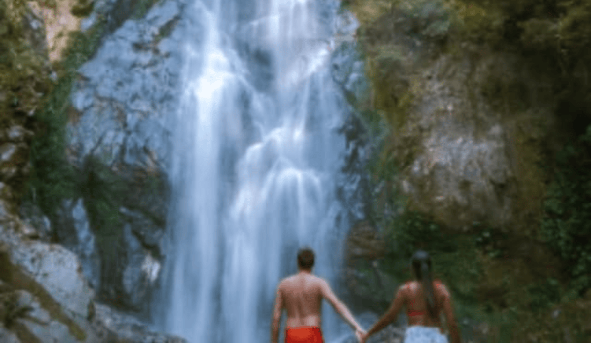 Couple Waterfall Viral Video