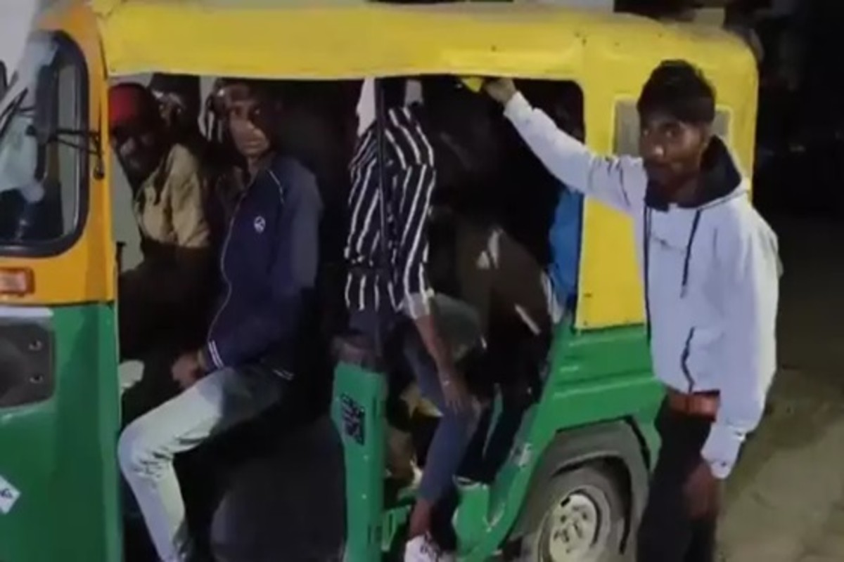 Viral Video Of Auto Rickshaw To Jhansi