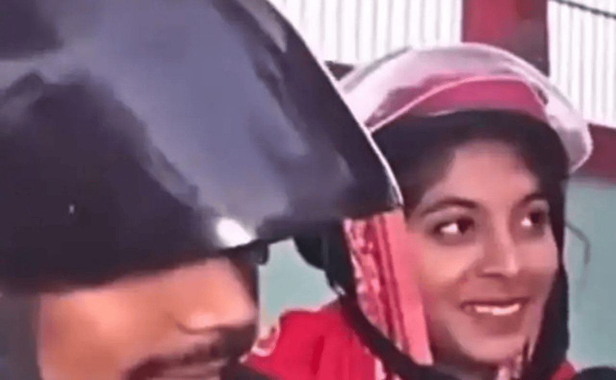 Cute Bihar Girl Blushing On Camera Viral Video