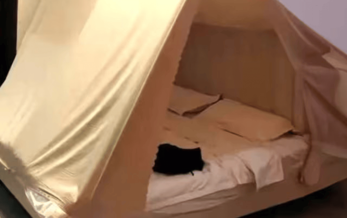 Woman safety tip for hidden camera in hotel