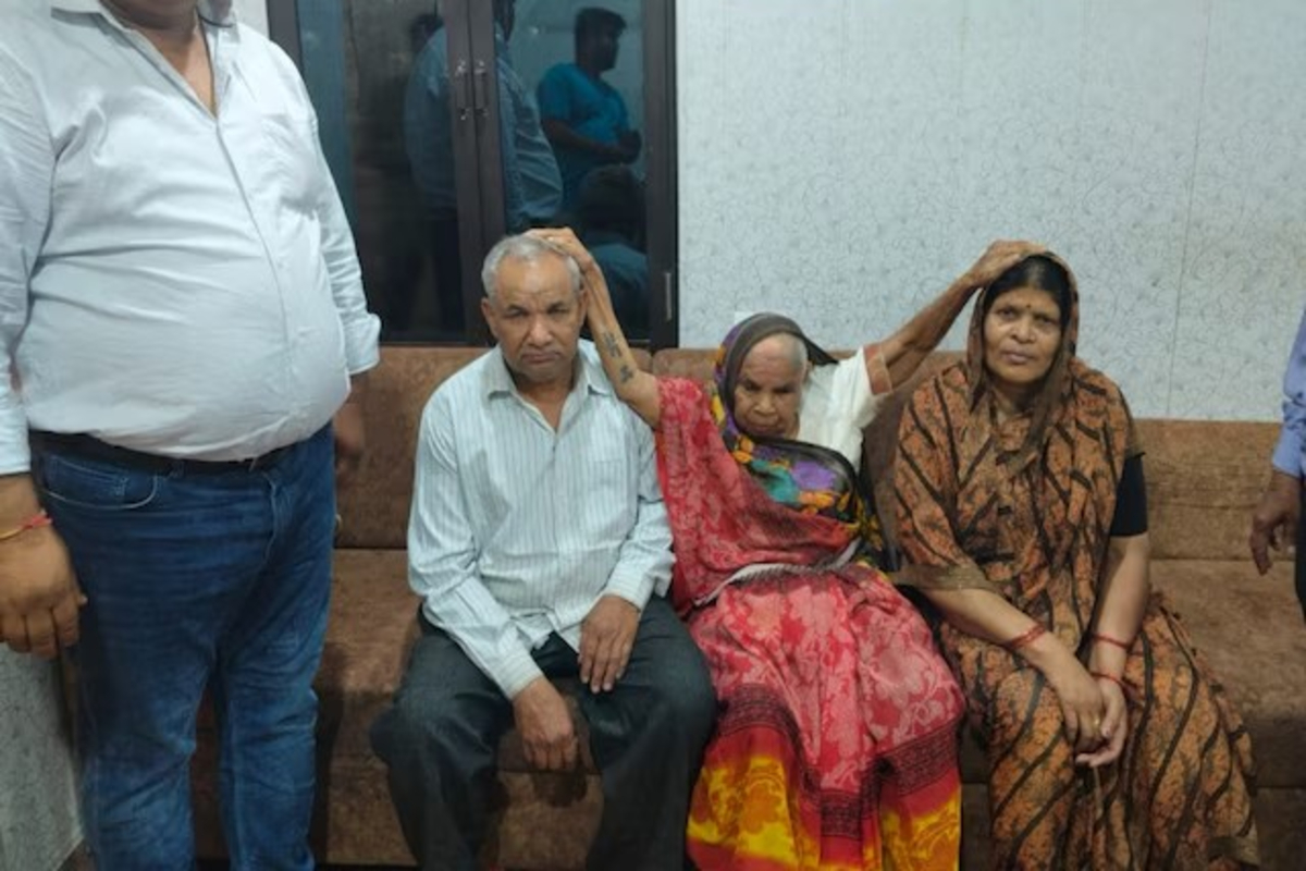 Unique Love Story In Old Age Home