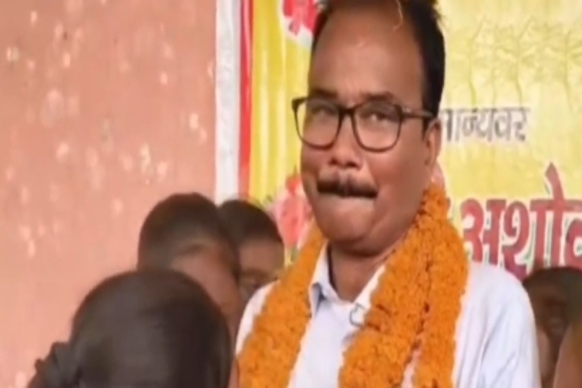 Teacher Farewell Leaves Students In Tears
