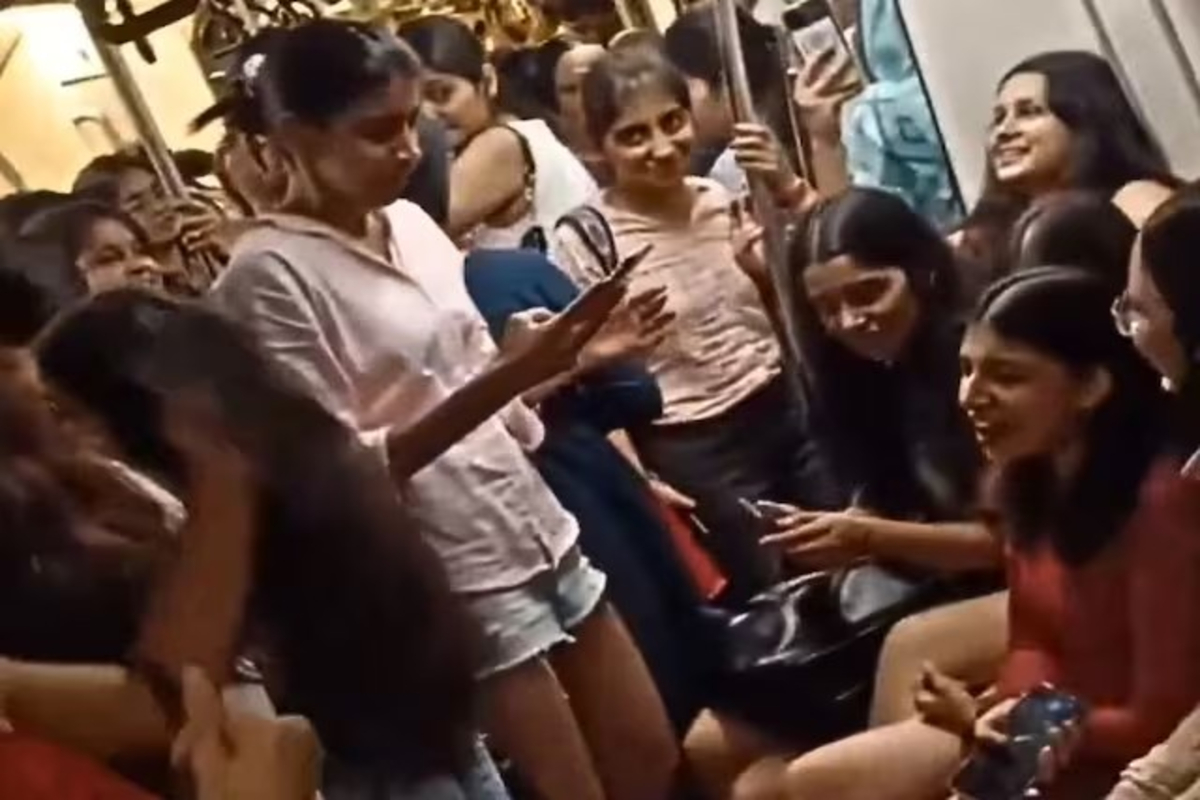 Delhi Metro Girls Love Dose Video