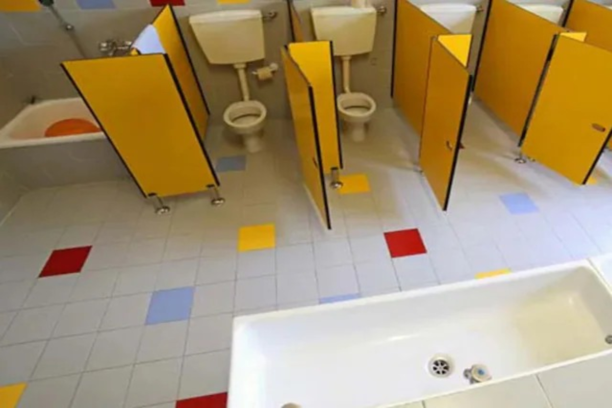 Hotel Charges 800 Rupees For Toilet Use