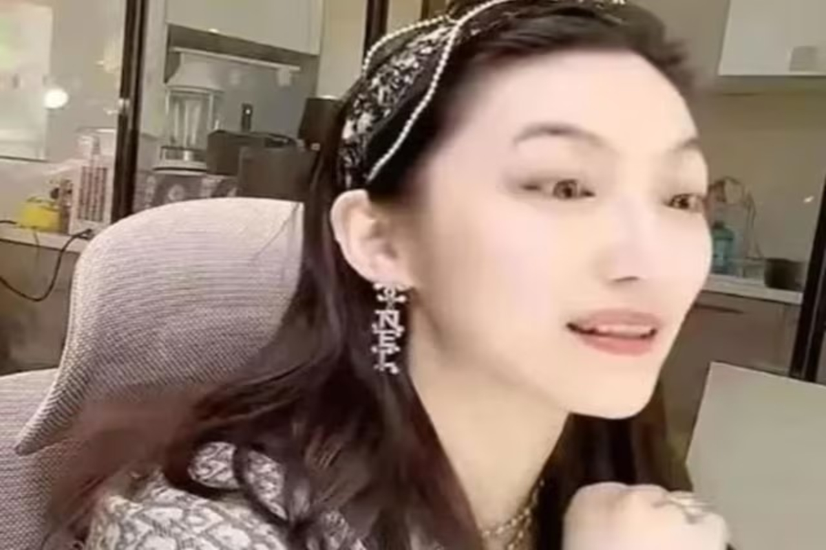 Coach Teaches Women to Marry Rich