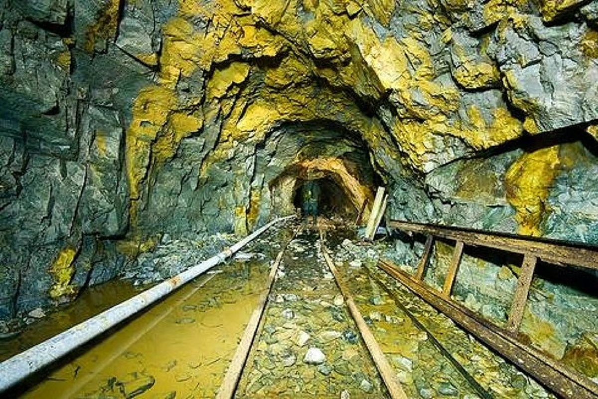 How to find gold mine underground