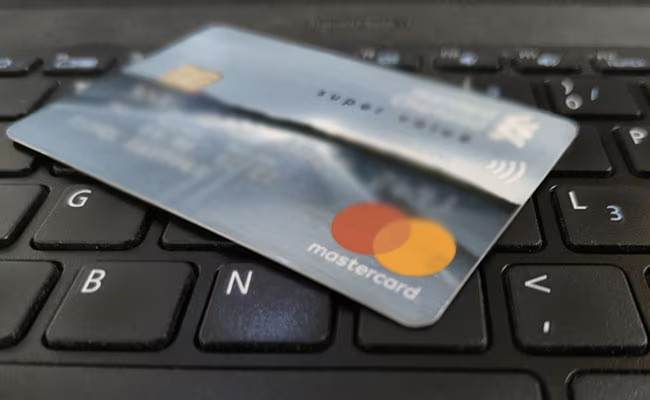 Man Sends Credit Card for 10 Sec