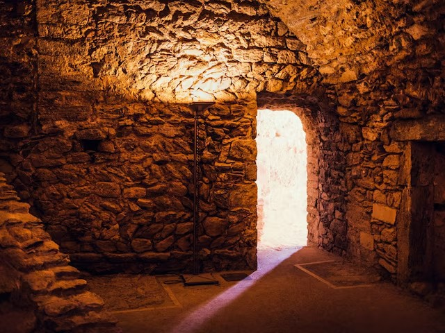 3000-Room Labyrinth Found Under Egypt