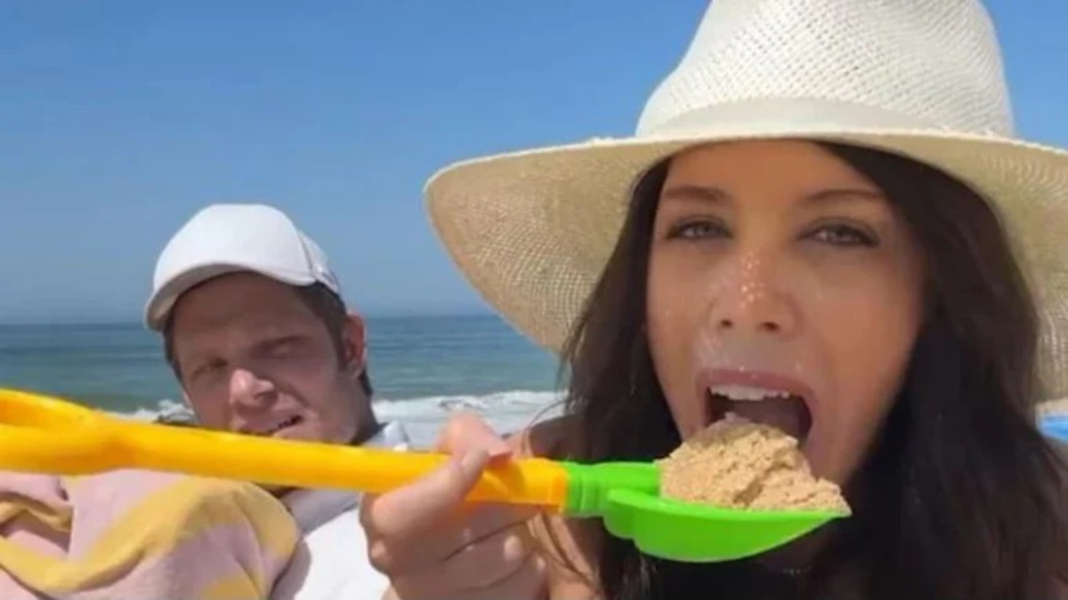 Wife Sand Prank Viral Video
