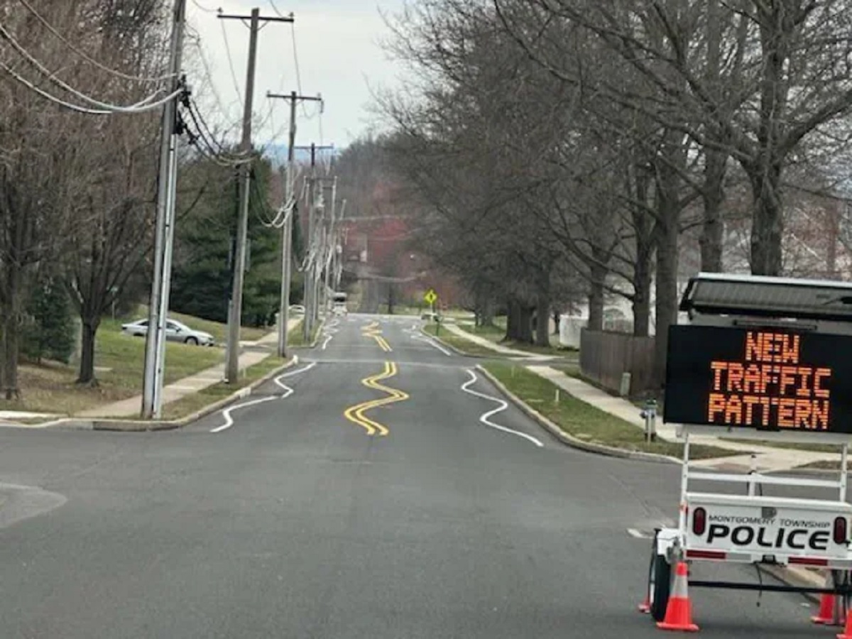 Wavy Road Lines In City