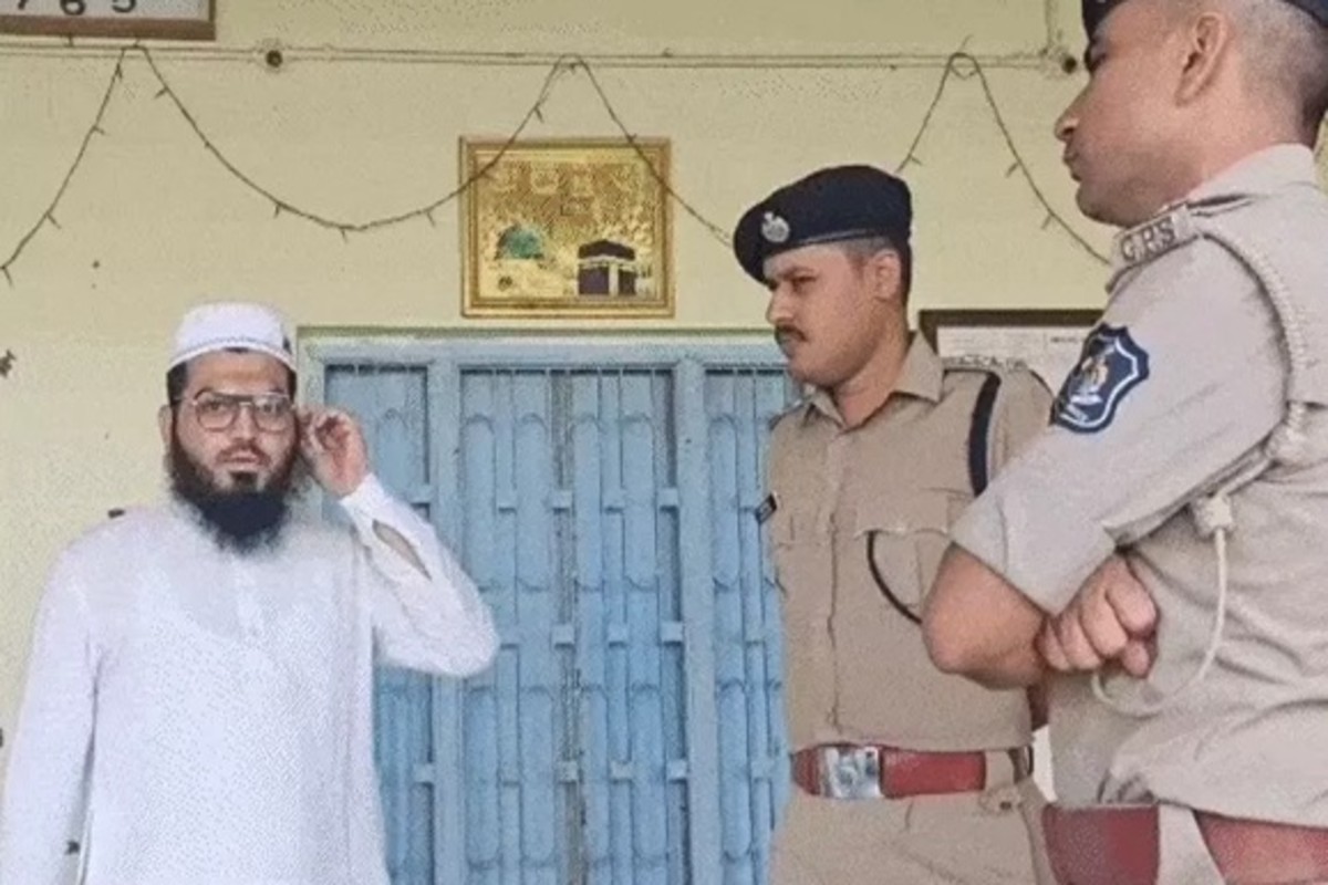 Maulana Pakistan group connection