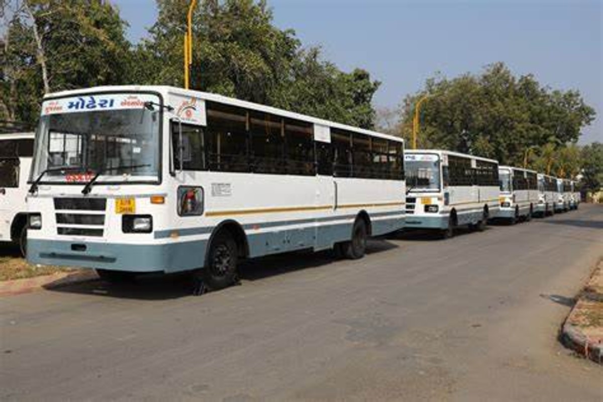 Summer vacation special ST bus