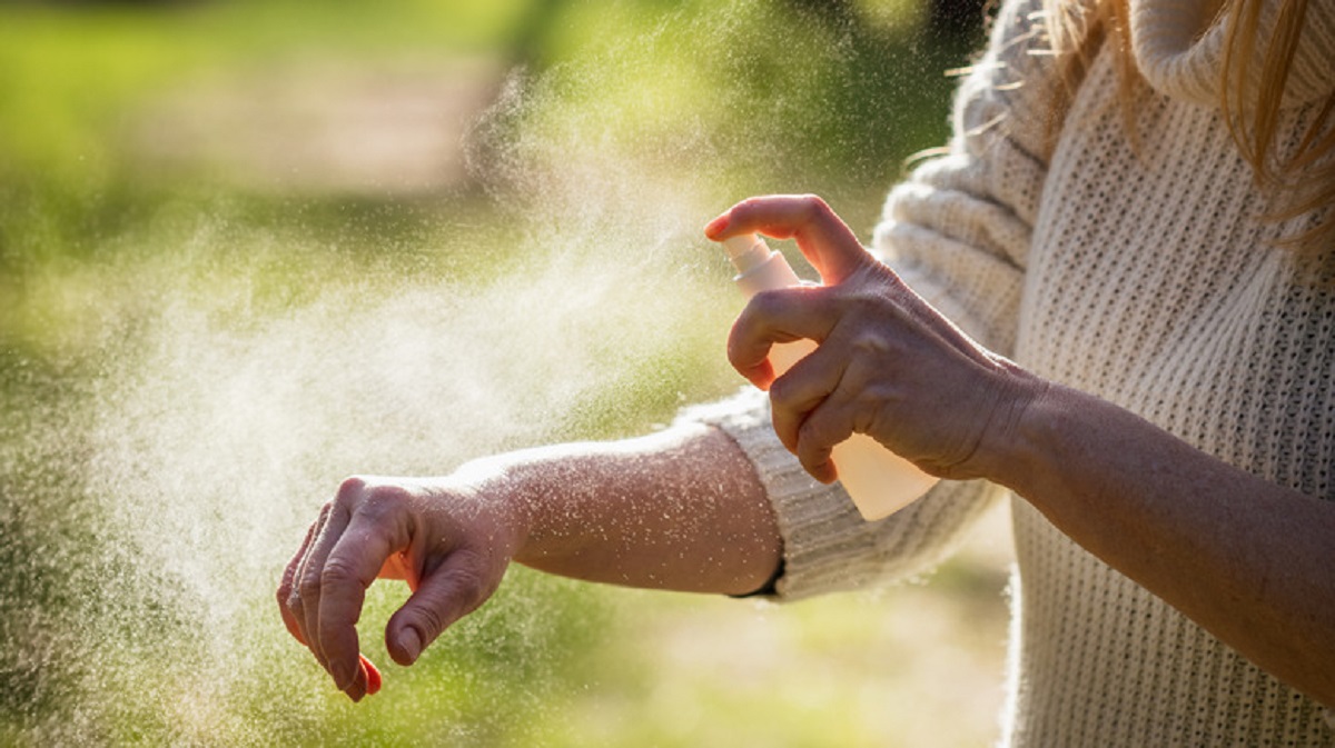Natural mosquito spray