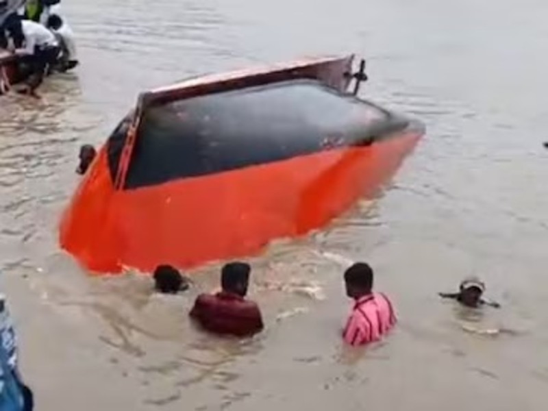 Boat Capsized Near Pipavav Port