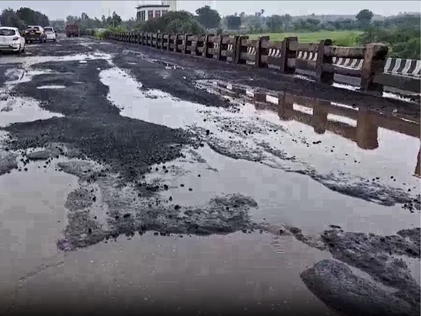 Dangerous Highway Condition In Gujarat
